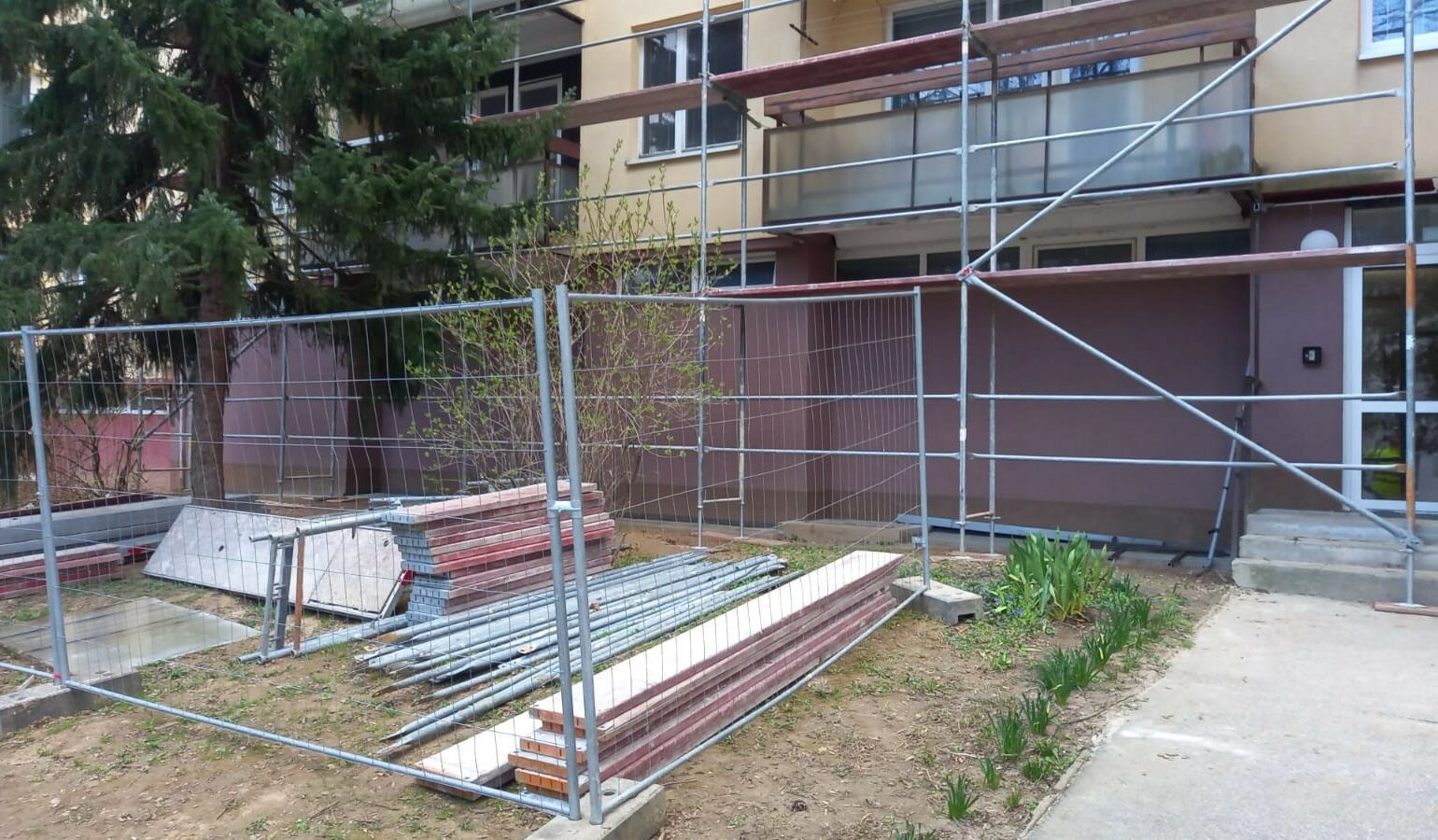 Obnova bytového domu, Trenčín